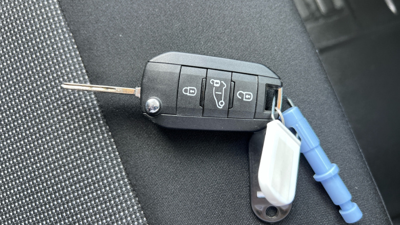 Peugeot Expert L2 Diesel 1.5 BlueHDi 120 Professional Van